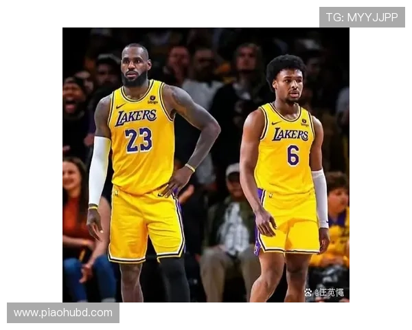 詹姆斯复出带领湖人迎战勇士，季前赛激战揭幕期待新赛季精彩对决